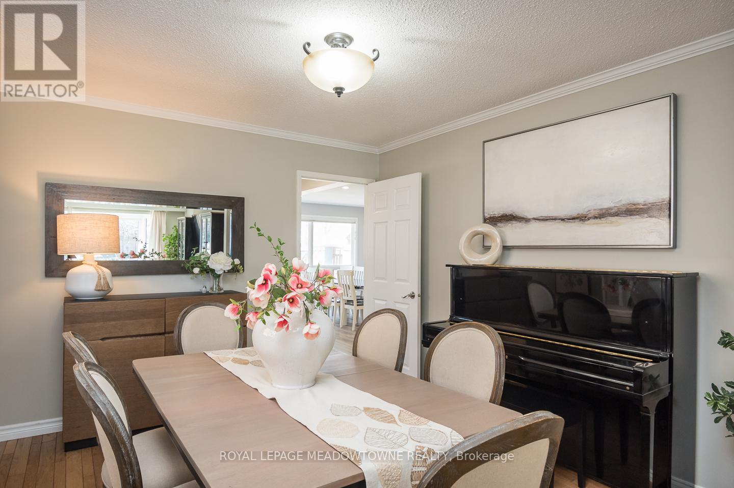 284 Randall Crescent, Milton, Ontario  L9T 4X7 - Photo 9 - W12976484