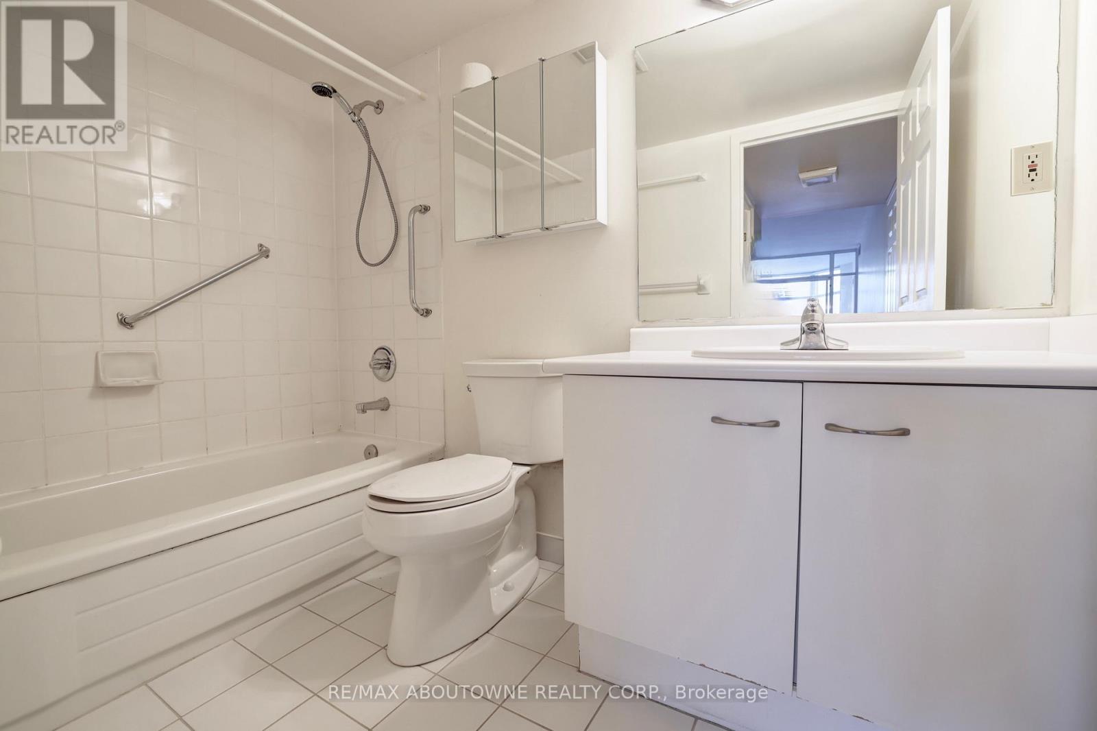 307 - 185 Robinson Street, Oakville, Ontario  L6J 7P6 - Photo 11 - W12976502