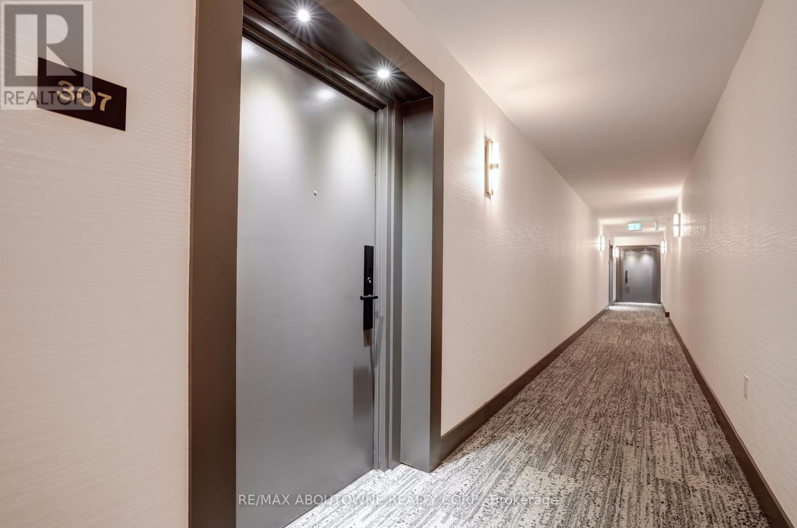 307 - 185 Robinson Street, Oakville, Ontario  L6J 7P6 - Photo 4 - W12976502