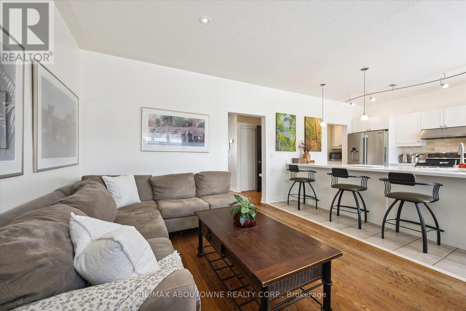 2484 Capilano Crescent, Oakville, Ontario  L6H 6L4 - Photo 10 - W12976508