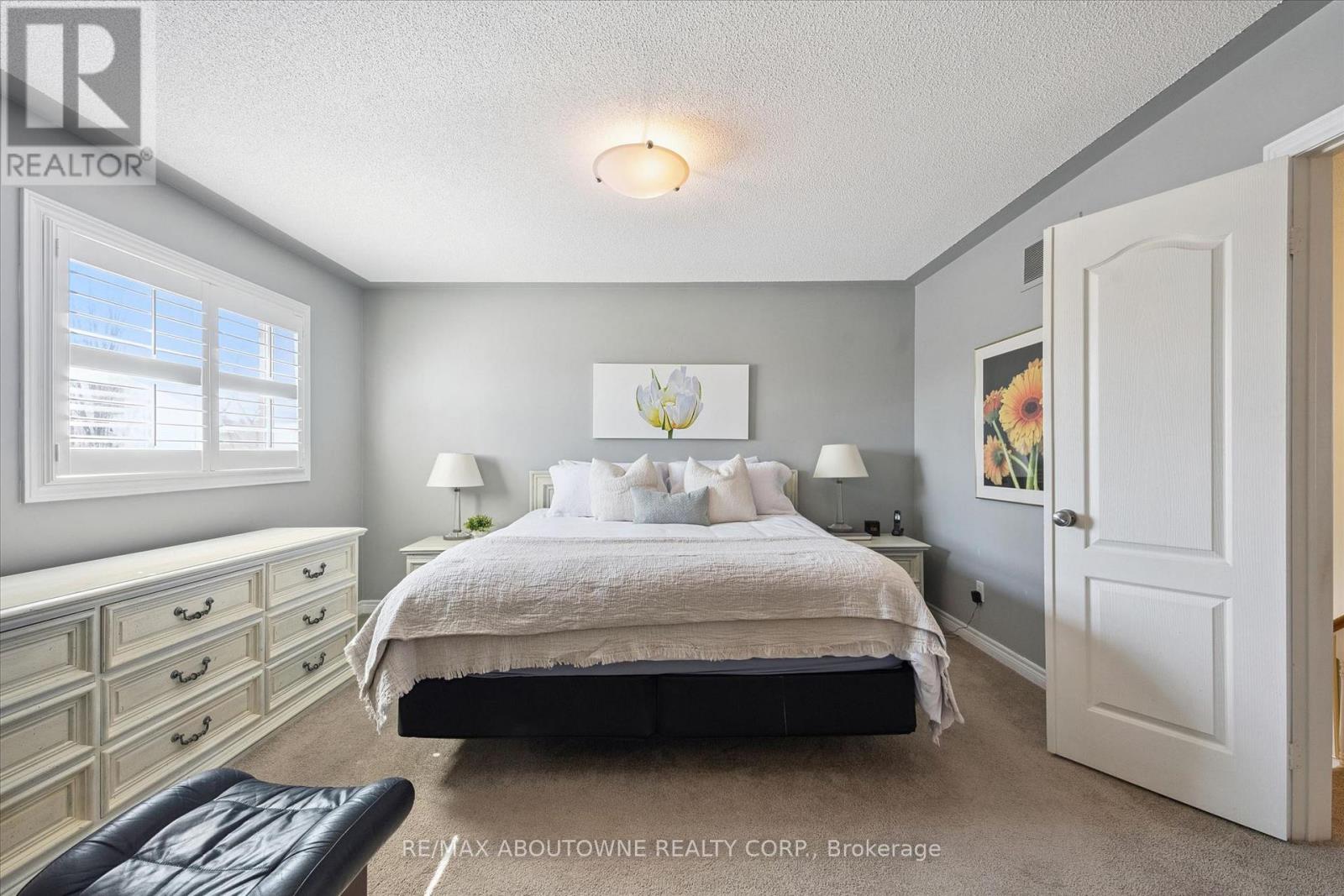 2484 Capilano Crescent, Oakville, Ontario  L6H 6L4 - Photo 21 - W12976508