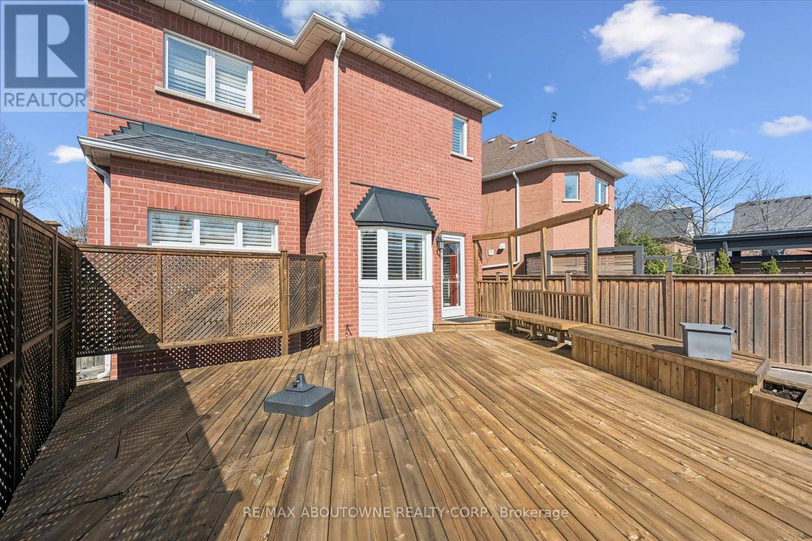 2484 Capilano Crescent, Oakville, Ontario  L6H 6L4 - Photo 37 - W12976508