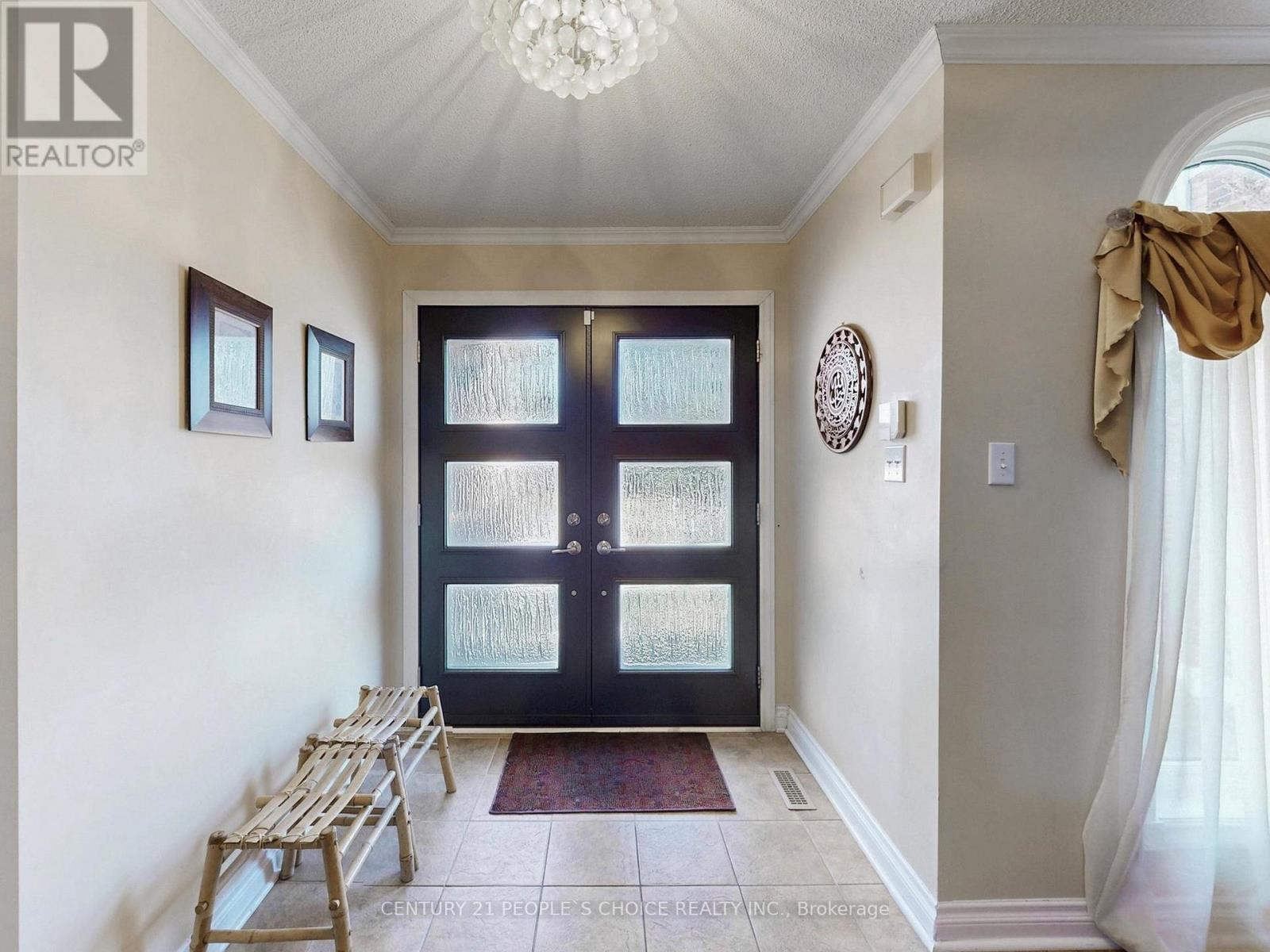 5591 Loonlake Avenue, Mississauga, Ontario  L5V 2E2 - Photo 3 - W12976532