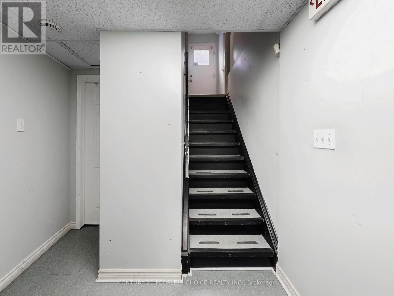 5591 Loonlake Avenue, Mississauga, Ontario  L5V 2E2 - Photo 39 - W12976532