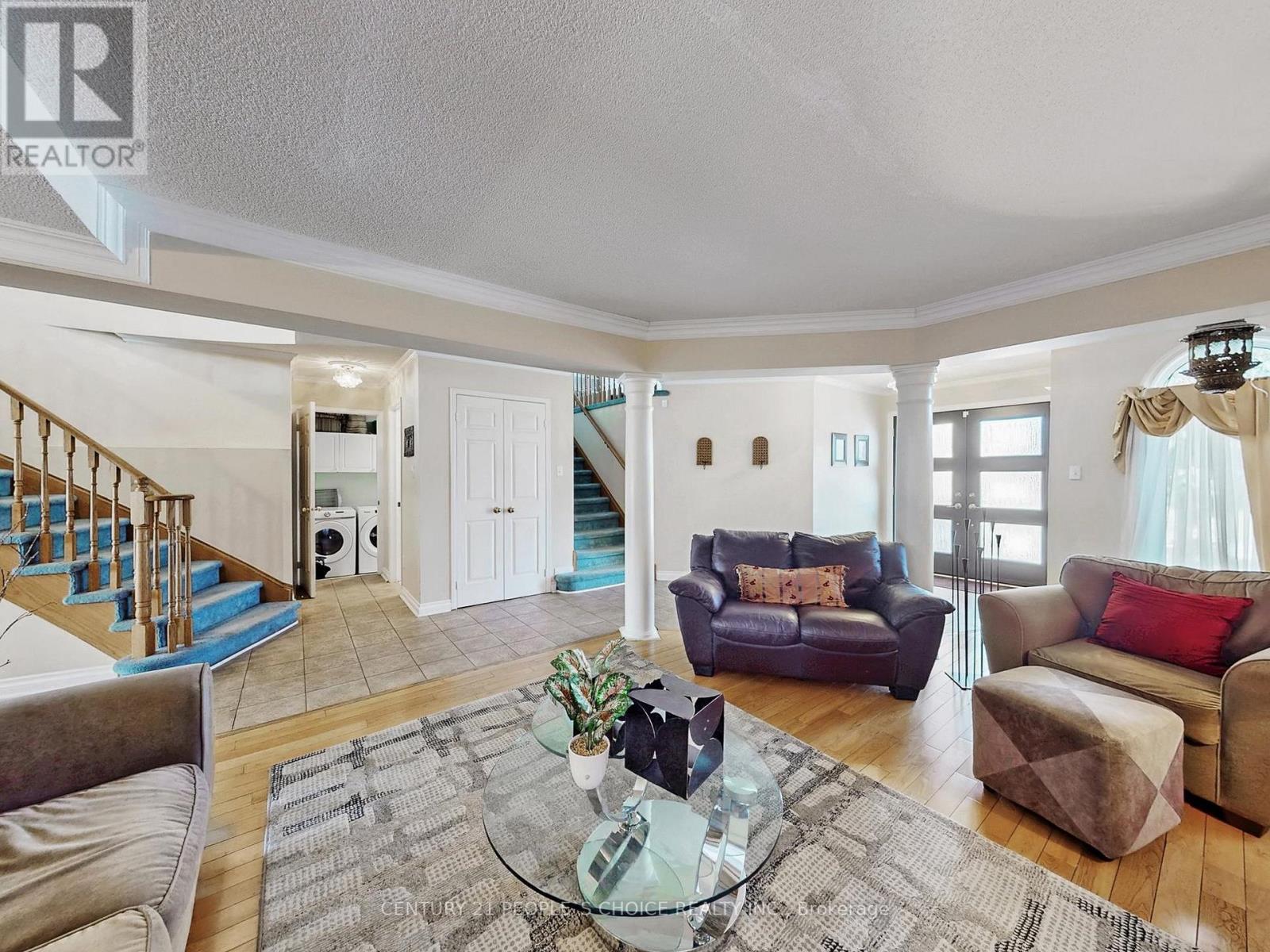 5591 Loonlake Avenue, Mississauga, Ontario  L5V 2E2 - Photo 5 - W12976532