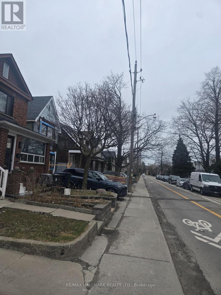 Main - 251 Silverthorn Avenue, Toronto, Ontario  M6N 3K2 - Photo 3 - W12975884