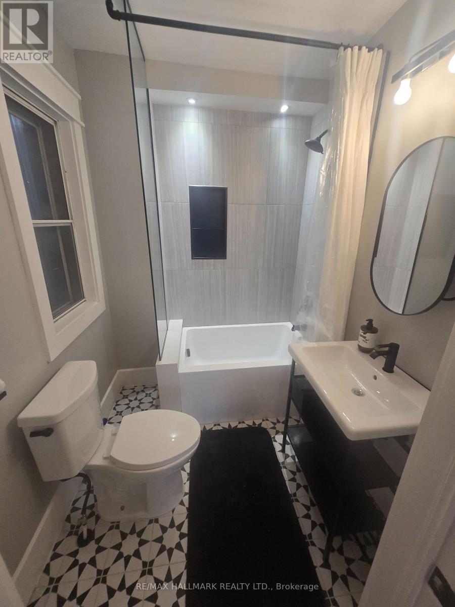 Main - 251 Silverthorn Avenue, Toronto, Ontario  M6N 3K2 - Photo 15 - W12975884