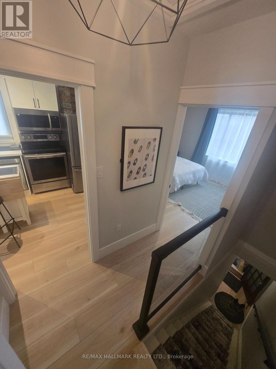 Main - 251 Silverthorn Avenue, Toronto, Ontario  M6N 3K2 - Photo 13 - W12975884