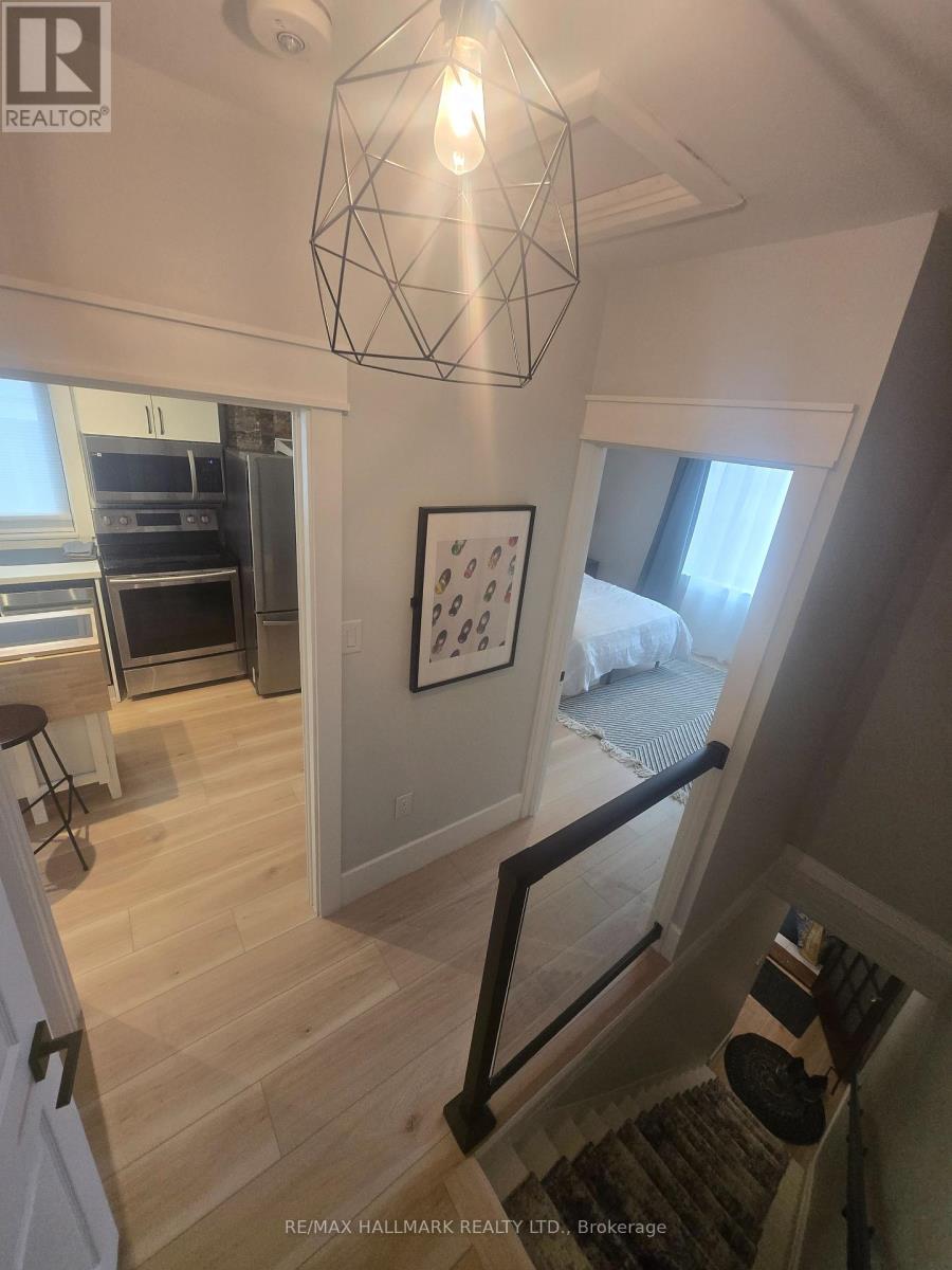 Main - 251 Silverthorn Avenue, Toronto, Ontario  M6N 3K2 - Photo 14 - W12975884