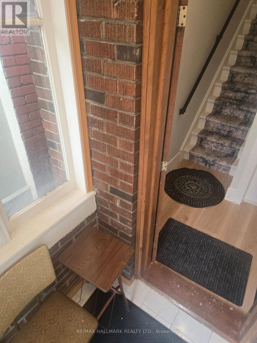 Main - 251 Silverthorn Avenue, Toronto, Ontario  M6N 3K2 - Photo 6 - W12975884