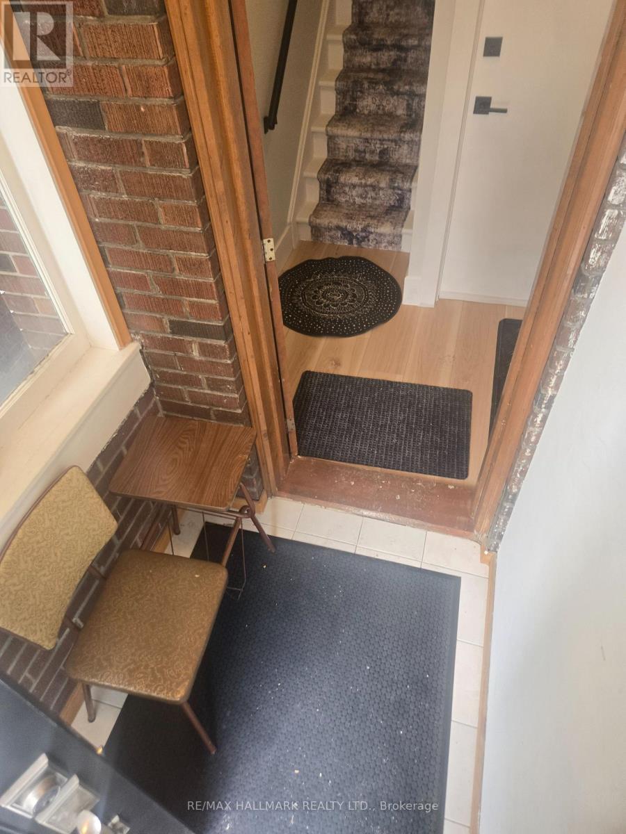 Main - 251 Silverthorn Avenue, Toronto, Ontario  M6N 3K2 - Photo 7 - W12975884