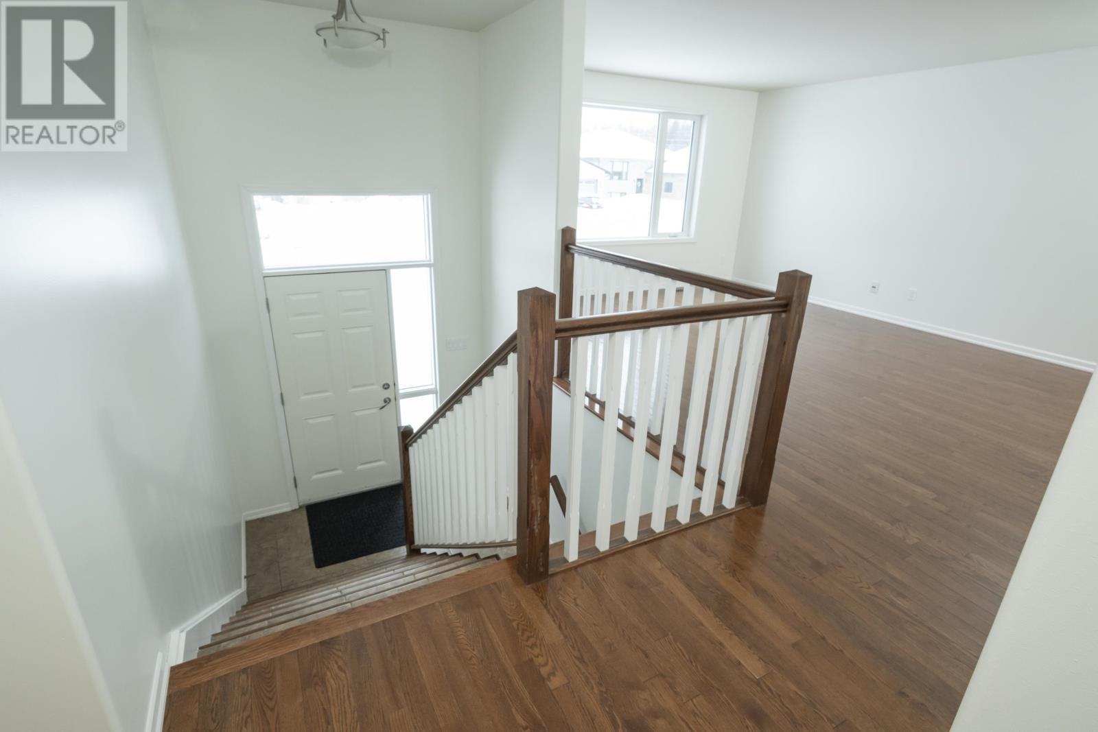 313 South Creek St, Thunder Bay, Ontario  P7B 7C2 - Photo 2 - TB2600660