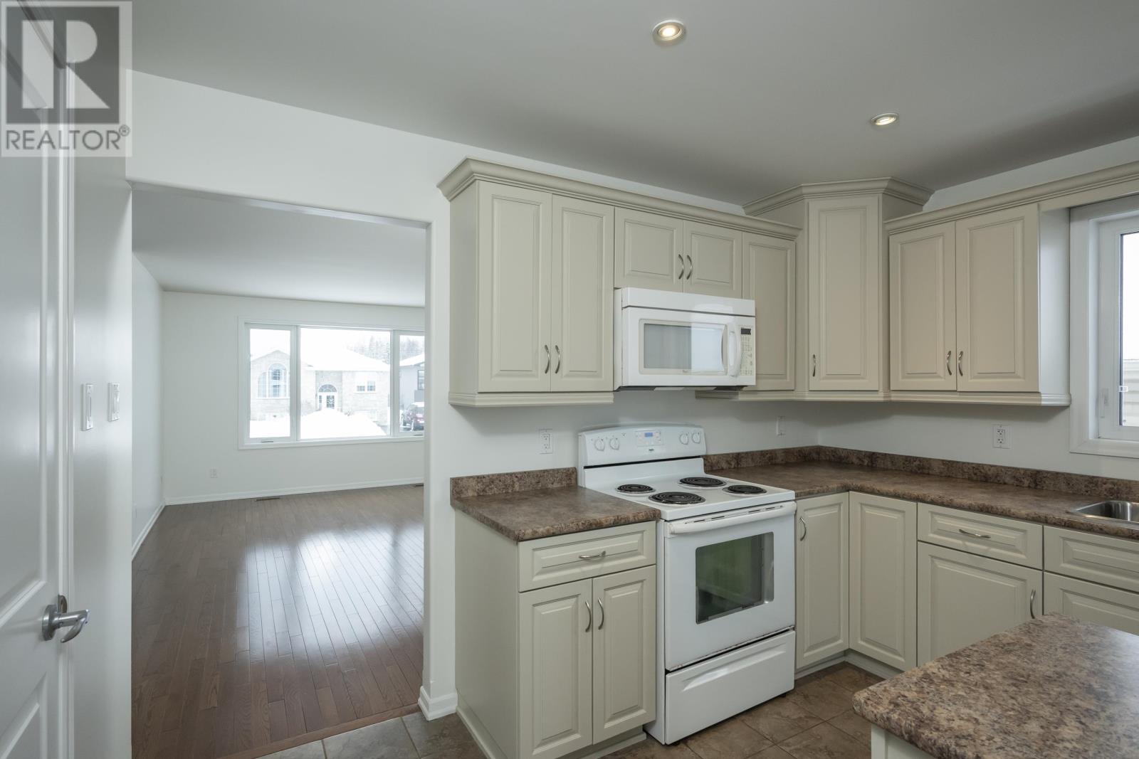 313 South Creek St, Thunder Bay, Ontario  P7B 7C2 - Photo 7 - TB2600660