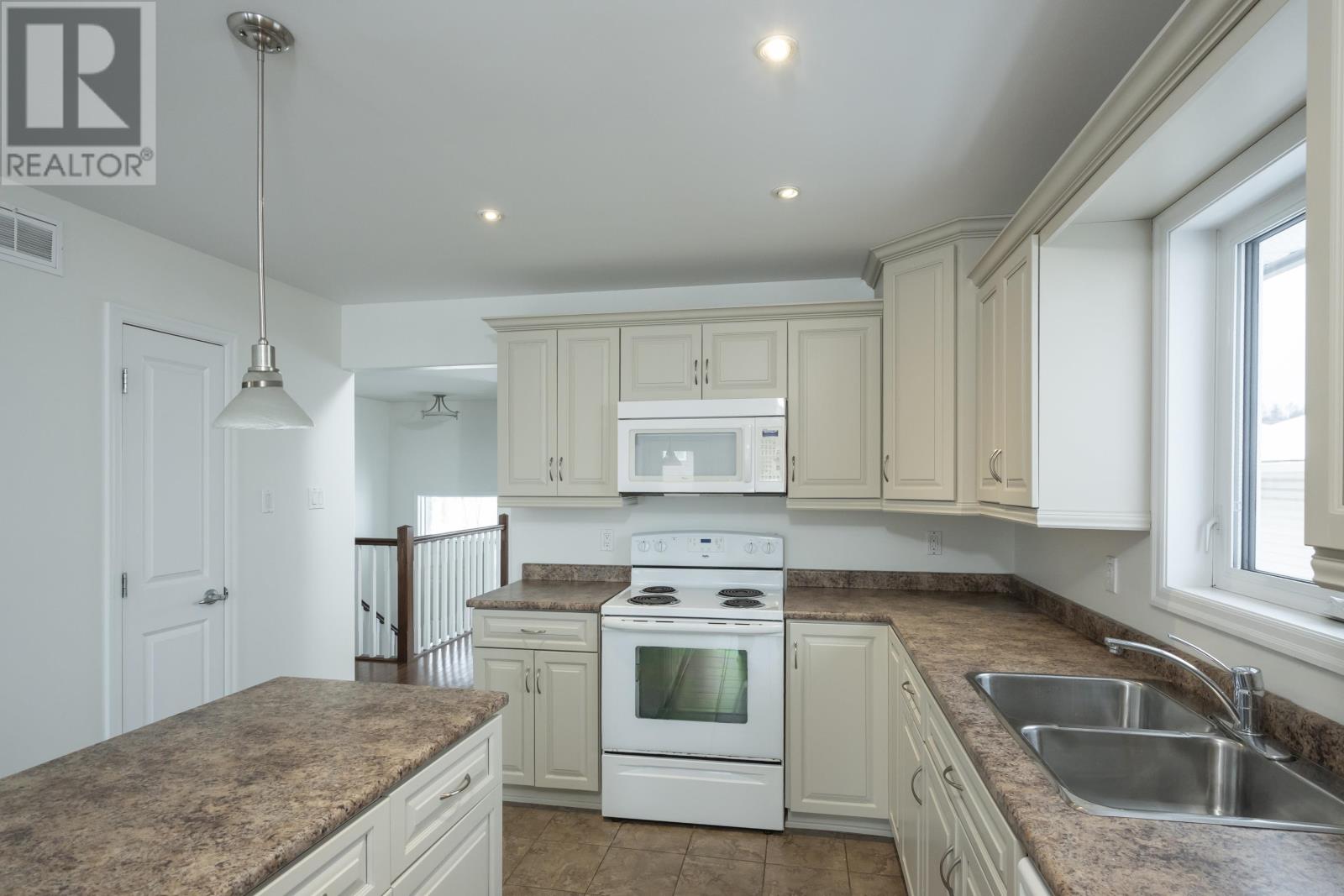 313 South Creek St, Thunder Bay, Ontario  P7B 7C2 - Photo 8 - TB2600660