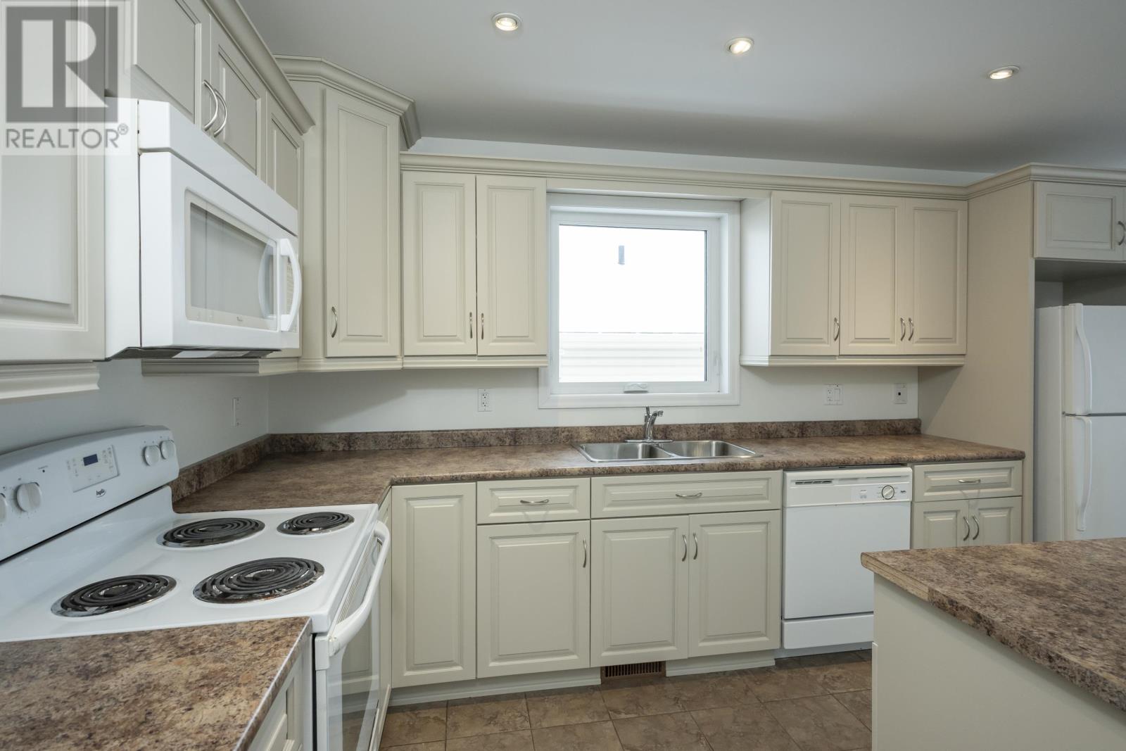 313 South Creek St, Thunder Bay, Ontario  P7B 7C2 - Photo 9 - TB2600660