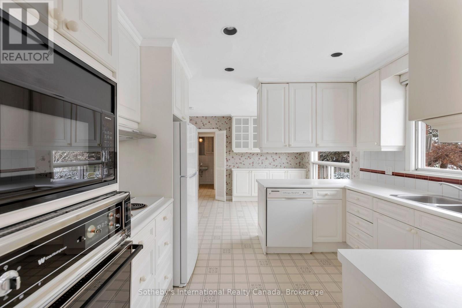 174 Claxton Drive, Oakville, Ontario  L6J 4N9 - Photo 11 - W12976710