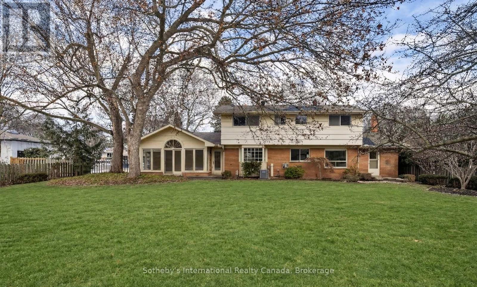 174 Claxton Drive, Oakville, Ontario  L6J 4N9 - Photo 2 - W12976710