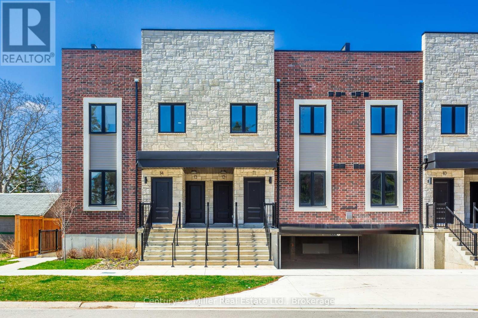 12 - 2 SLESSOR BOULEVARD, Grimsby, Ontario