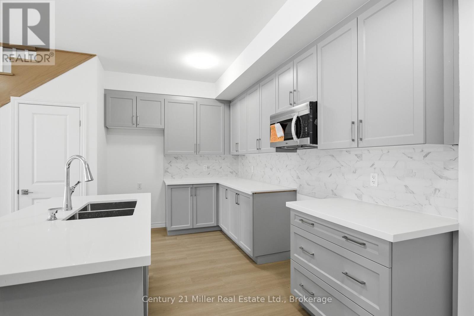 12 - 2 Slessor Boulevard, Grimsby, Ontario  L3M 5J4 - Photo 13 - X12976594