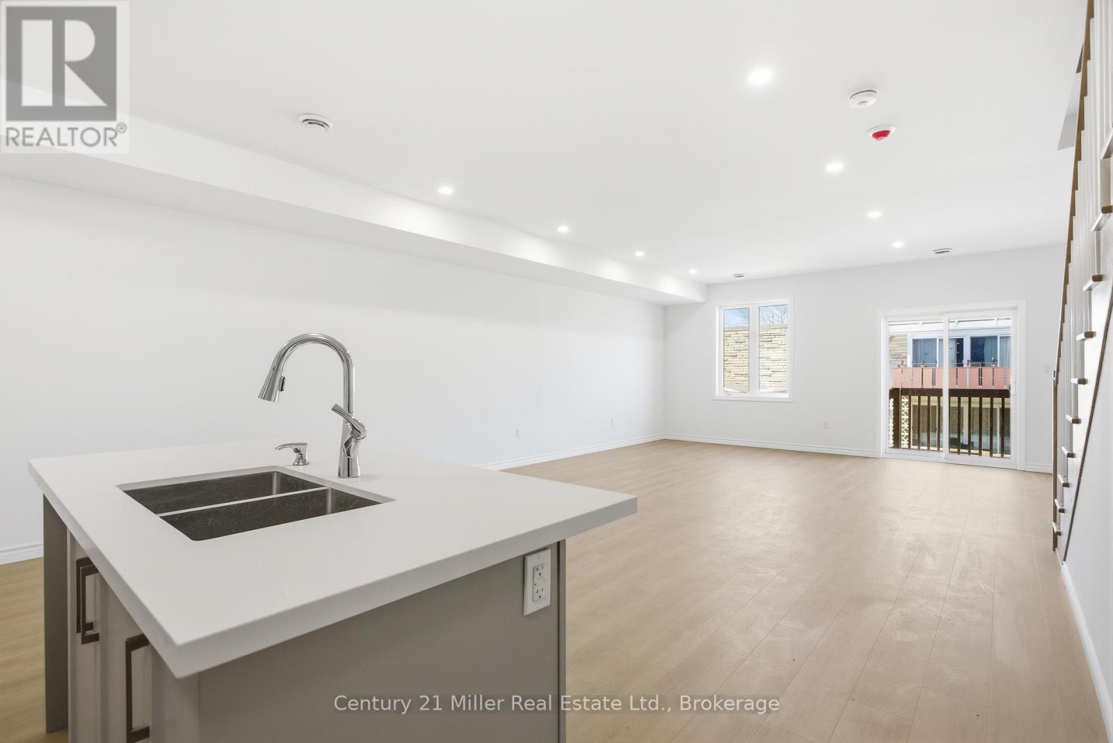 12 - 2 Slessor Boulevard, Grimsby, Ontario  L3M 5J4 - Photo 14 - X12976594