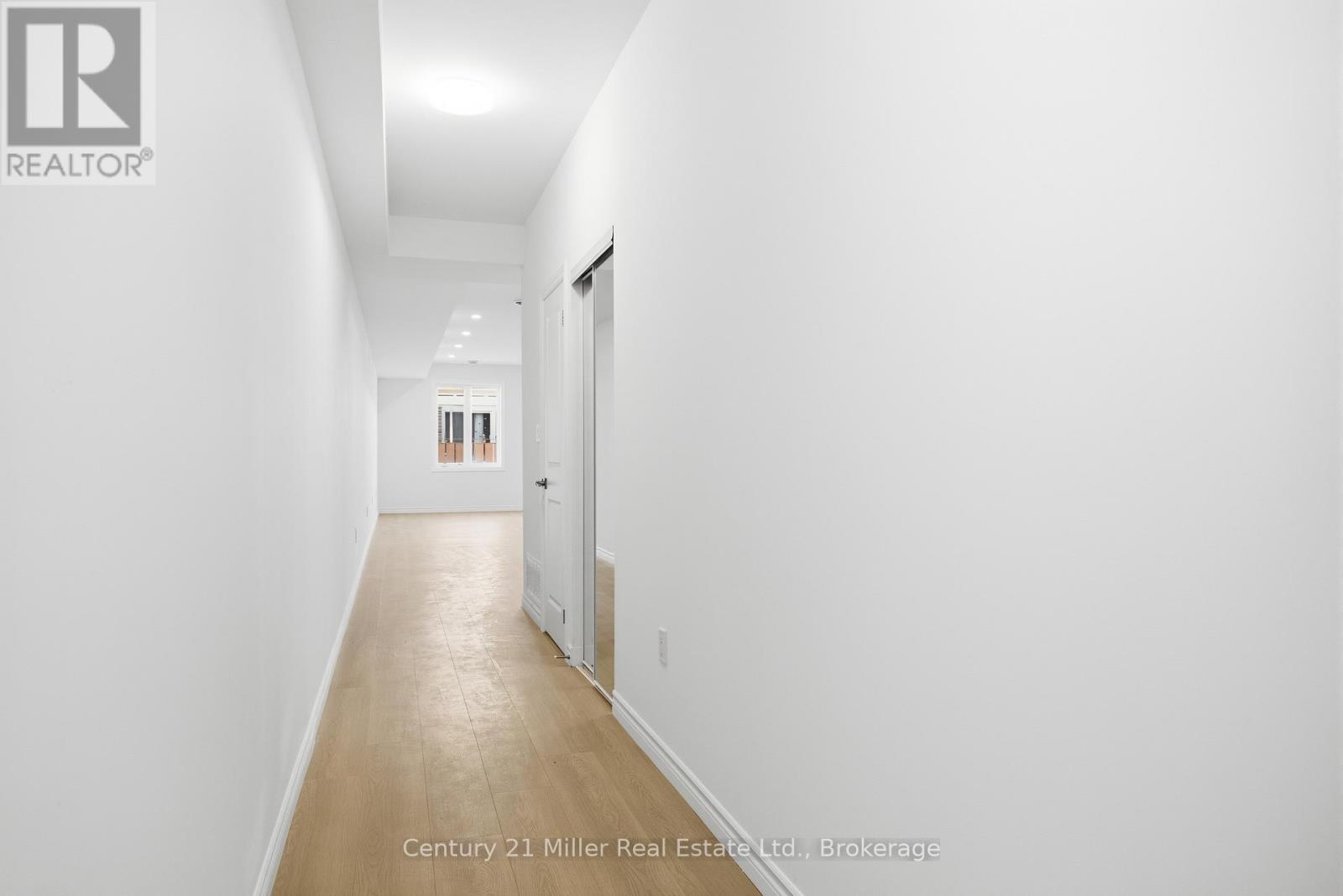 12 - 2 Slessor Boulevard, Grimsby, Ontario  L3M 5J4 - Photo 4 - X12976594