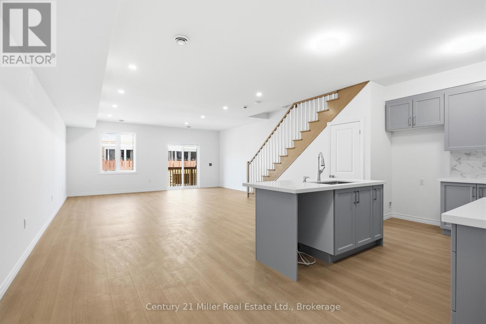 12 - 2 Slessor Boulevard, Grimsby, Ontario  L3M 5J4 - Photo 6 - X12976594