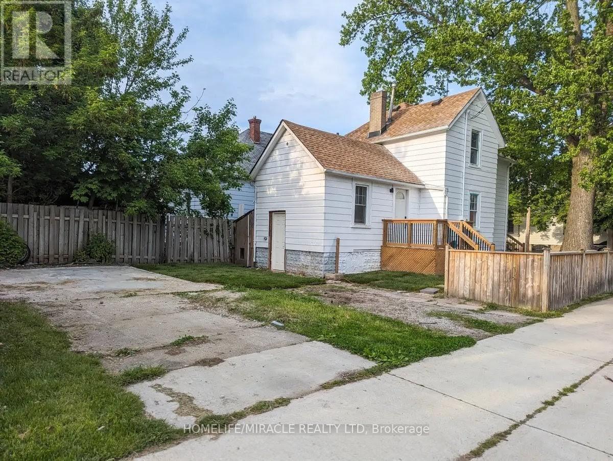 137 Proctor Street, Sarnia, Ontario  N7T 3G1 - Photo 12 - X12976314
