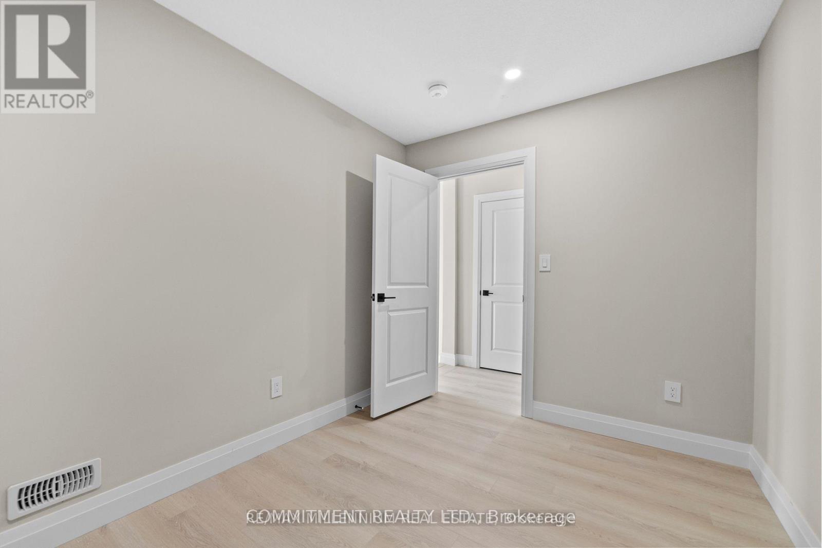 21 Warren Trail, Welland, Ontario L3B 0N8 - Photo 13 - X12976336