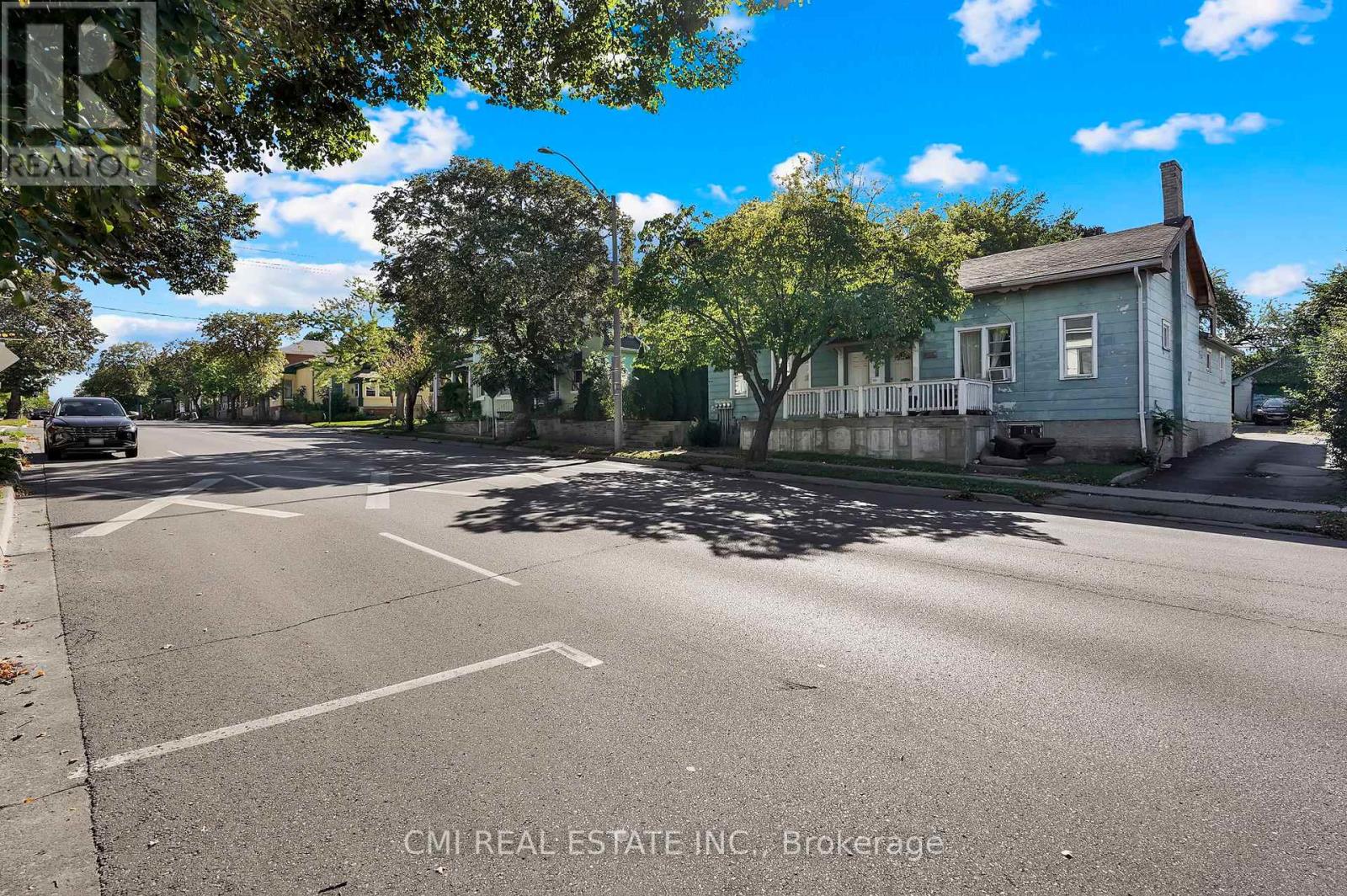 219 Dalhousie Street, Brantford, Ontario  N3S 3T8 - Photo 3 - X12976352