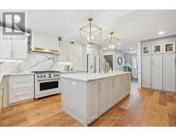 14 DUBARRY BOULEVARD, Hamilton, Ontario