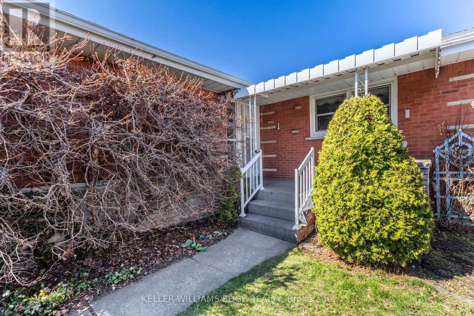 14 Pleasant Avenue, Hamilton, Ontario  L8G 2L2 - Photo 4 - X12976506