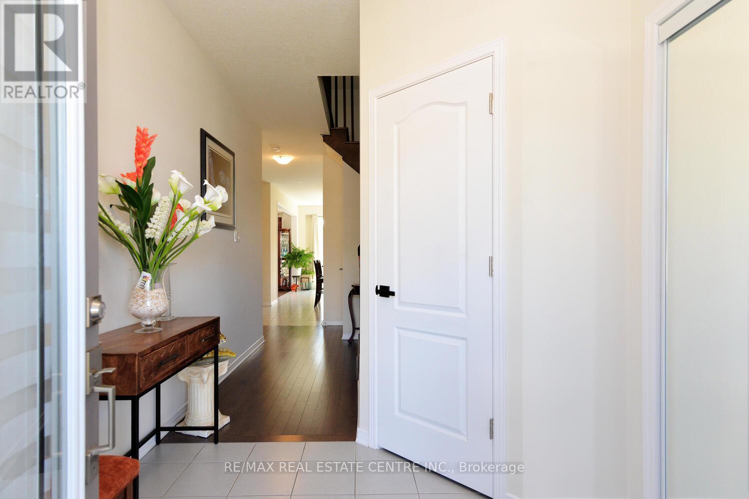 55 Magdalena Street, Hamilton, Ontario  L8J 0M3 - Photo 6 - X12971164