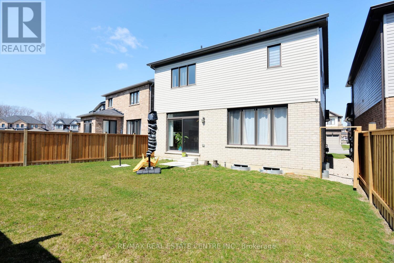 55 Magdalena Street, Hamilton, Ontario  L8J 0M3 - Photo 45 - X12971164