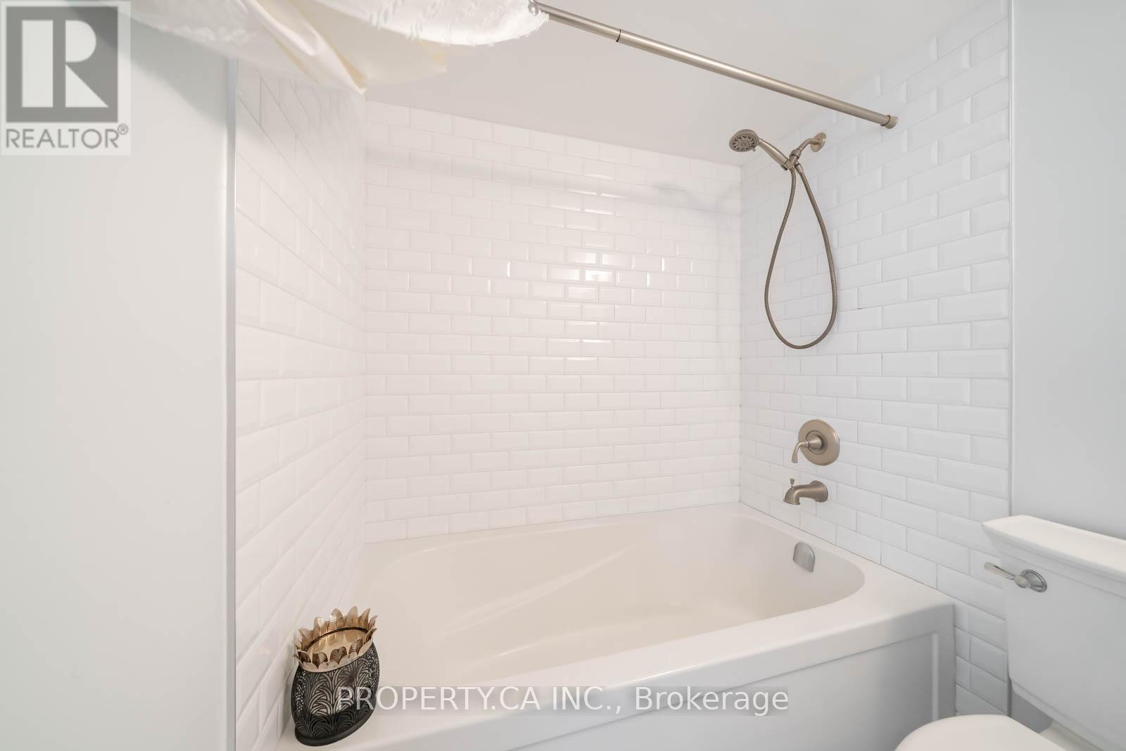 1209 - 10 Yonge Street, Toronto (Waterfront Communities), Ontario  M5E 1R4 - Photo 25 - C12970160