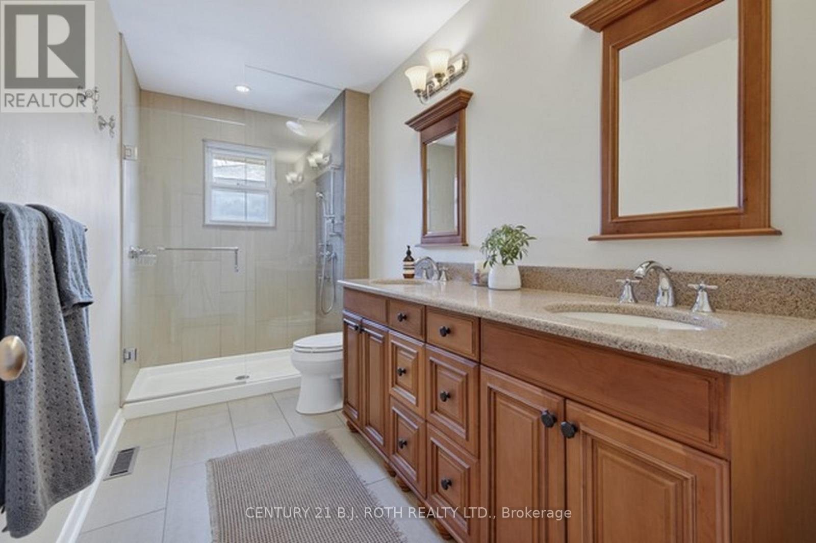 12 Tallforest Crescent, Toronto, Ontario  M9C 2X2 - Photo 14 - W12976390