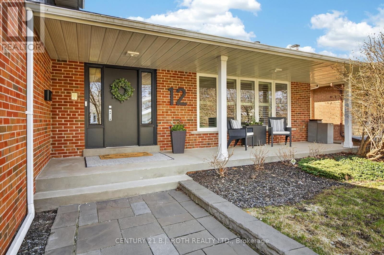 12 Tallforest Crescent, Toronto, Ontario  M9C 2X2 - Photo 2 - W12976390