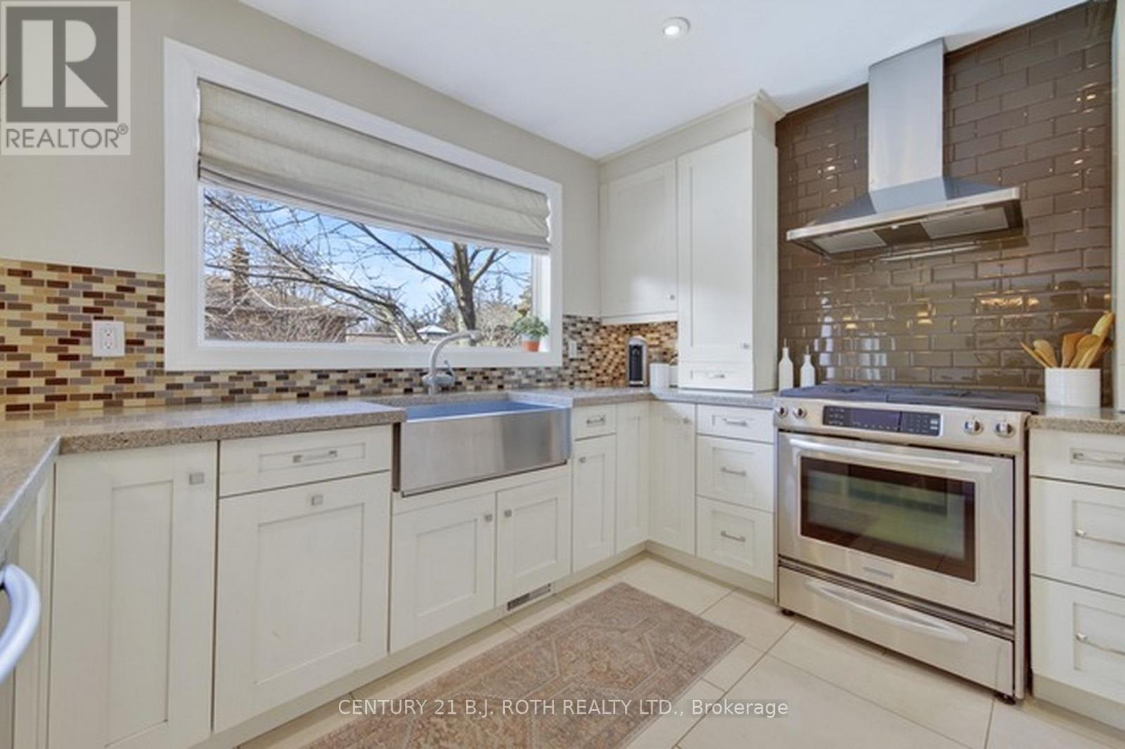 12 Tallforest Crescent, Toronto, Ontario  M9C 2X2 - Photo 6 - W12976390