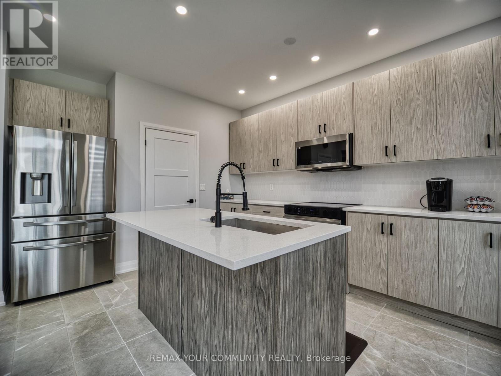 17 Sam Battaglia Crescent, Georgina, Ontario  L0E 1R0 - Photo 16 - N12976540