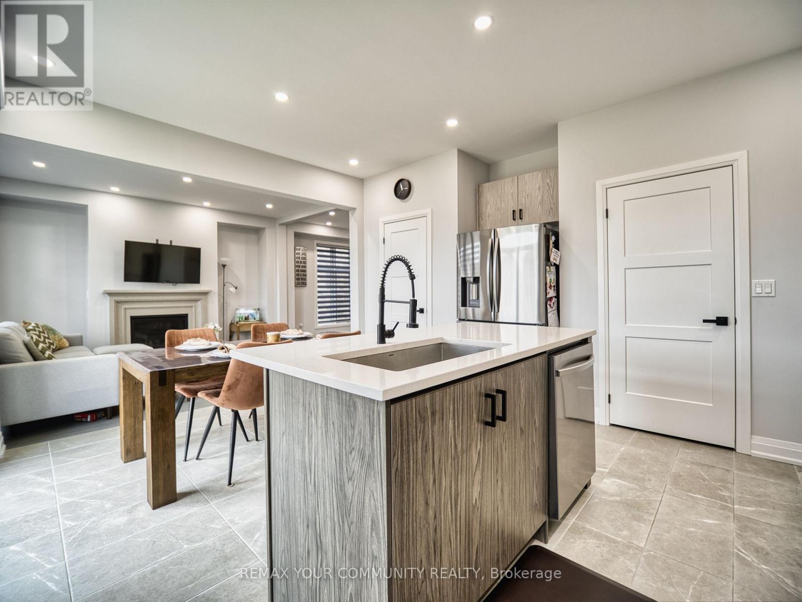 17 Sam Battaglia Crescent, Georgina, Ontario  L0E 1R0 - Photo 17 - N12976540