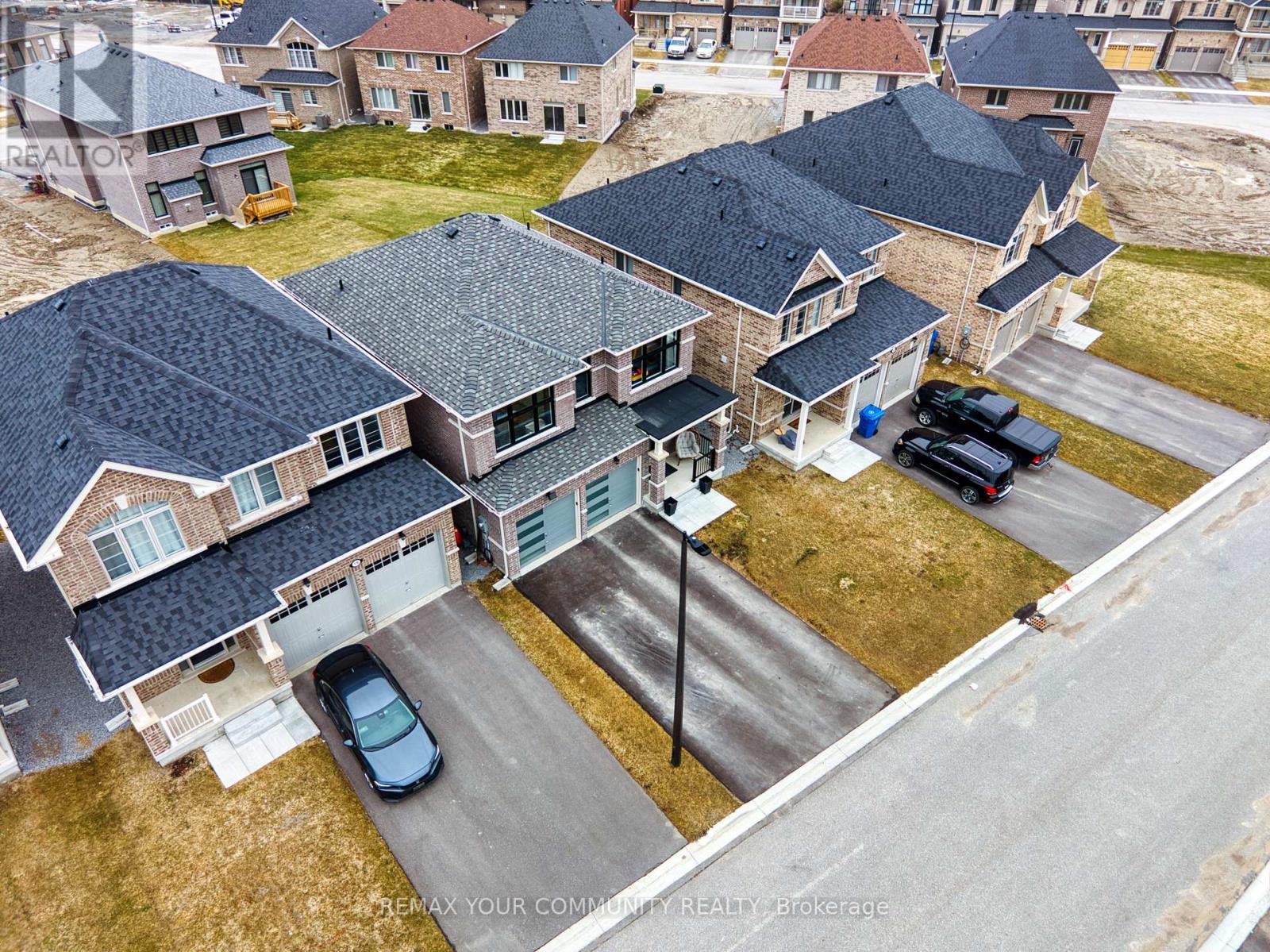 17 Sam Battaglia Crescent, Georgina, Ontario  L0E 1R0 - Photo 3 - N12976540