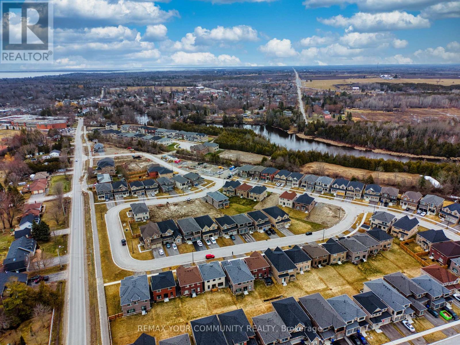 17 Sam Battaglia Crescent, Georgina, Ontario  L0E 1R0 - Photo 4 - N12976540