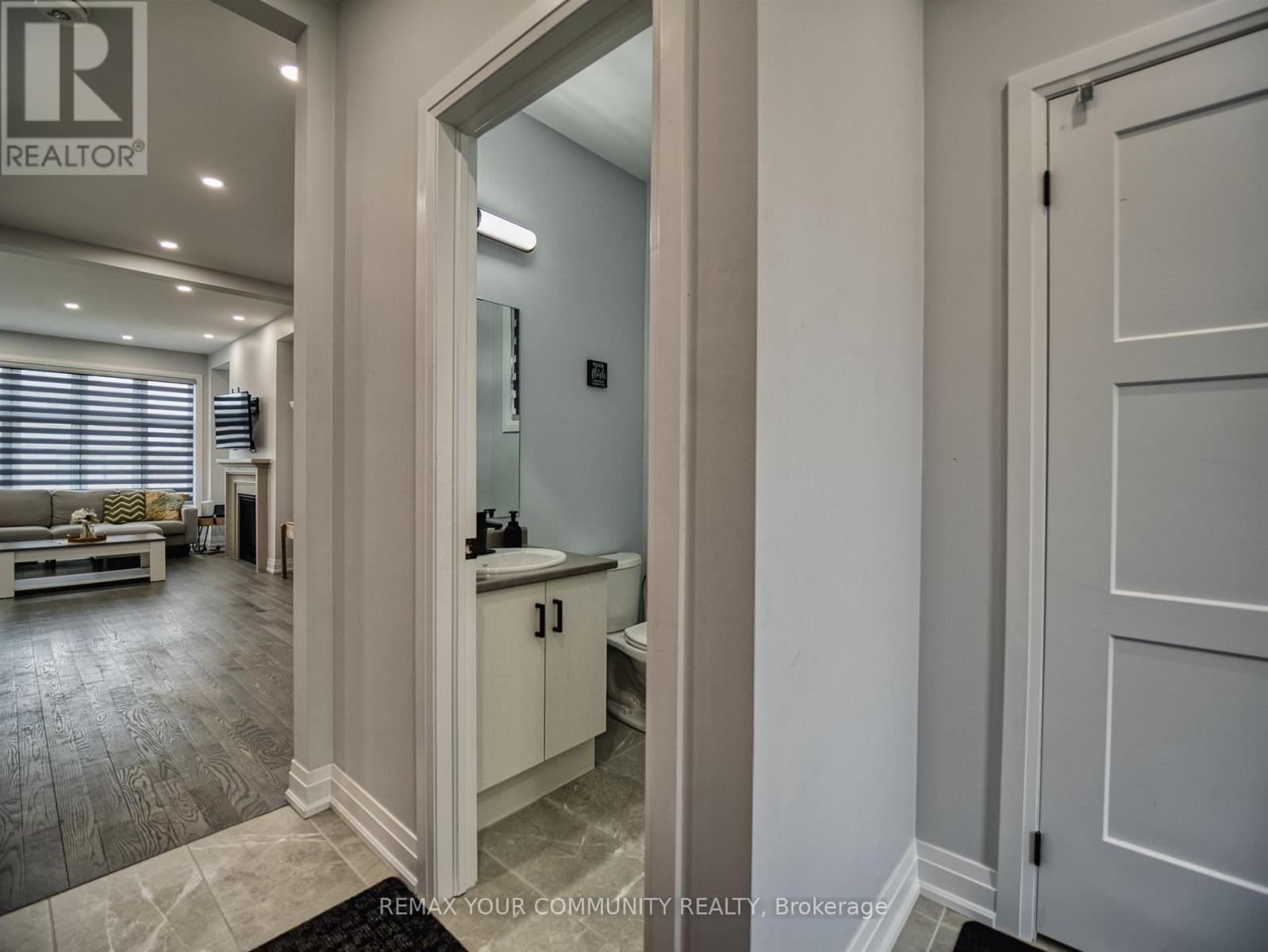 17 Sam Battaglia Crescent, Georgina, Ontario  L0E 1R0 - Photo 7 - N12976540