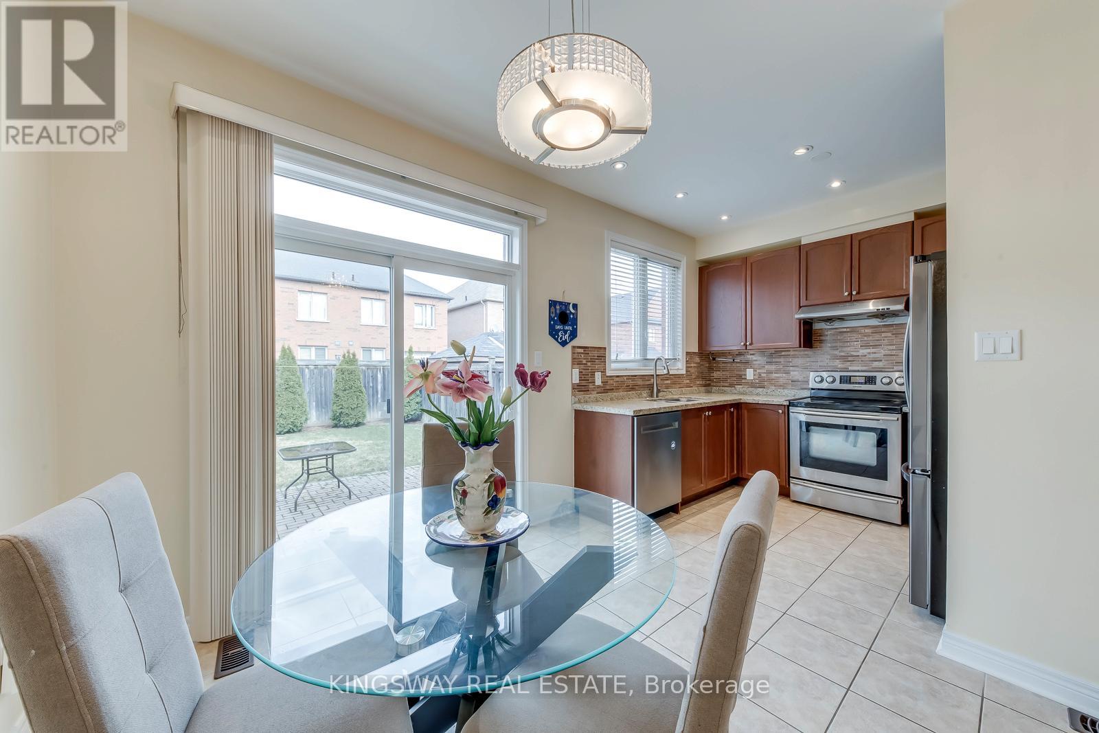 5479 Fudge Terrace, Mississauga, Ontario  L5M 0M9 - Photo 10 - W12976252