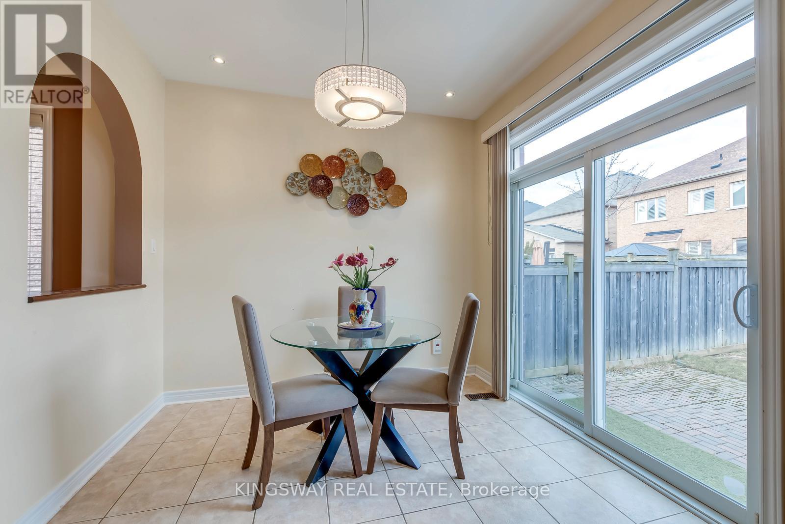 5479 Fudge Terrace, Mississauga, Ontario  L5M 0M9 - Photo 11 - W12976252