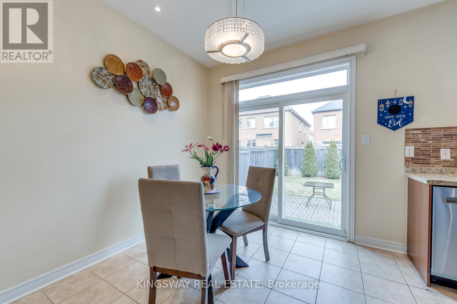 5479 Fudge Terrace, Mississauga, Ontario  L5M 0M9 - Photo 12 - W12976252