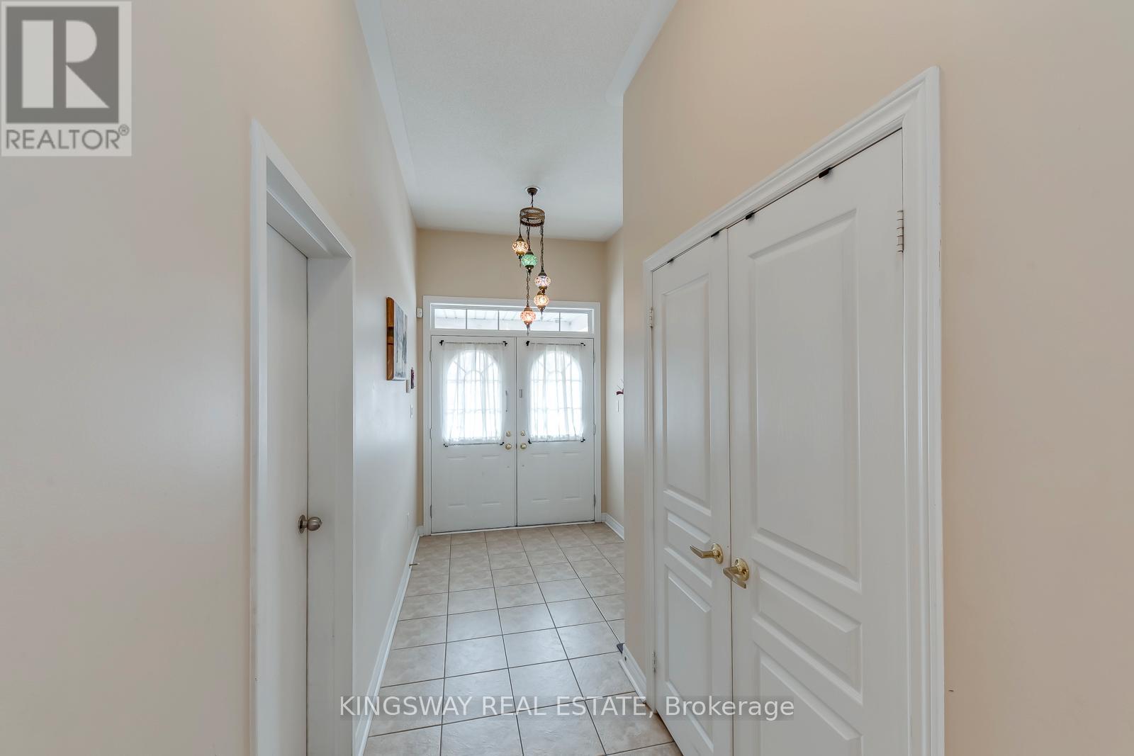 5479 Fudge Terrace, Mississauga, Ontario  L5M 0M9 - Photo 3 - W12976252