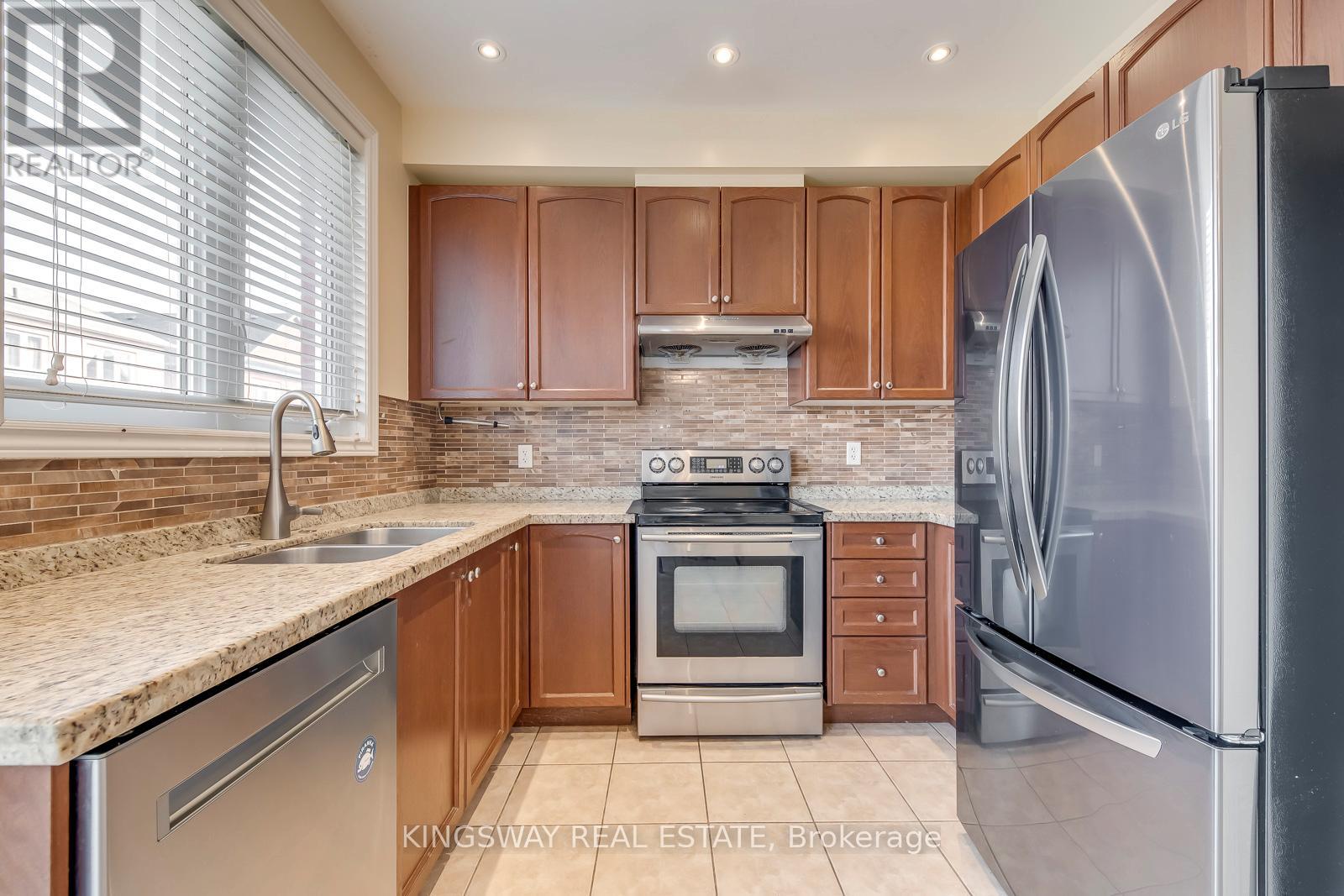 5479 Fudge Terrace, Mississauga, Ontario  L5M 0M9 - Photo 8 - W12976252