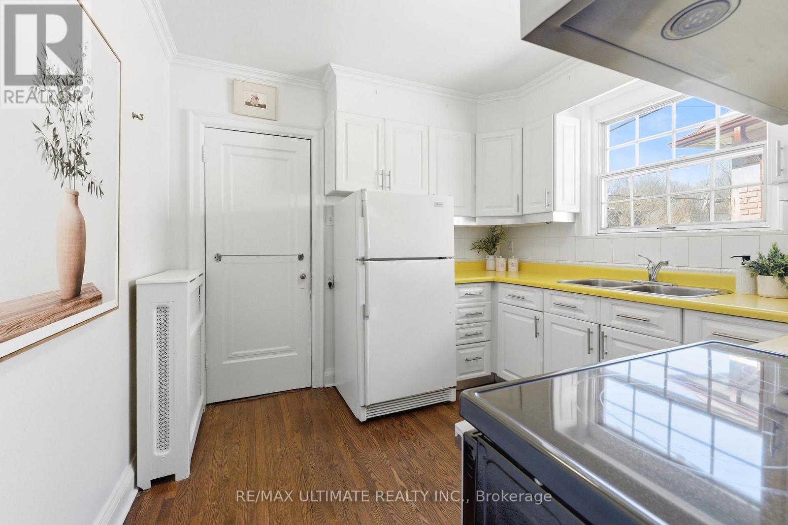 222 Chaplin Crescent, Toronto, Ontario  M5P 1B4 - Photo 14 - C12976256