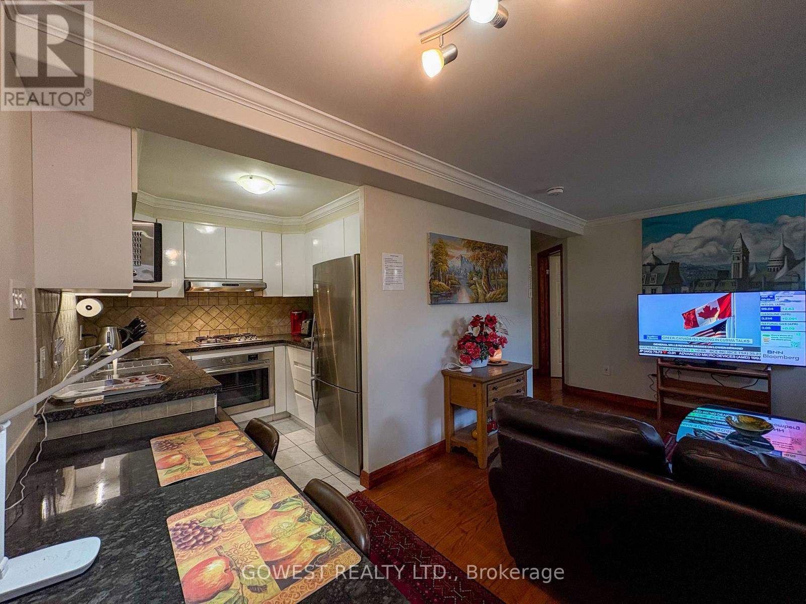 4 - 20 Glen Gordon Road, Toronto, Ontario  M6P 1B8 - Photo 4 - W12934408