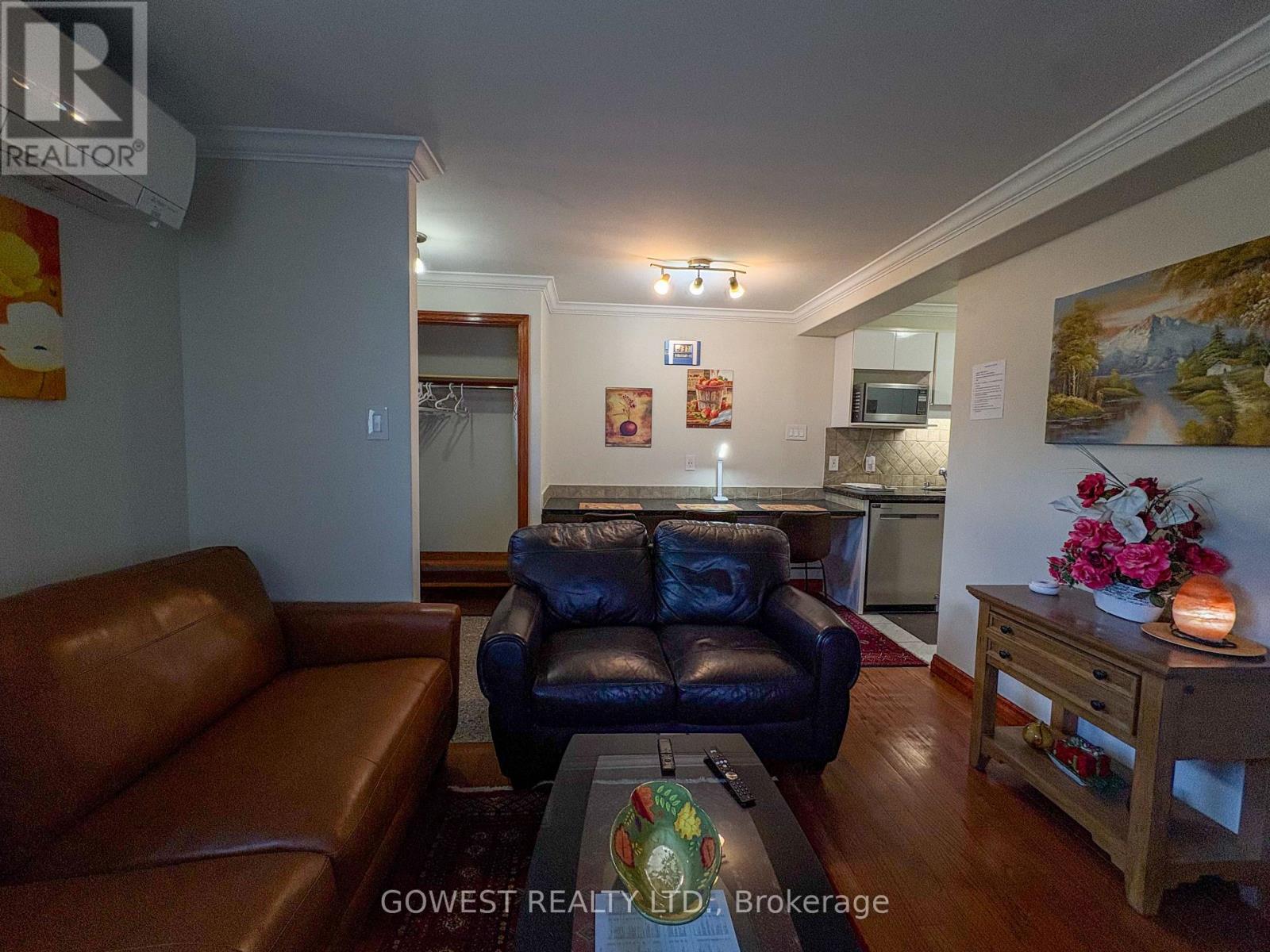 4 - 20 Glen Gordon Road, Toronto, Ontario  M6P 1B8 - Photo 13 - W12934408